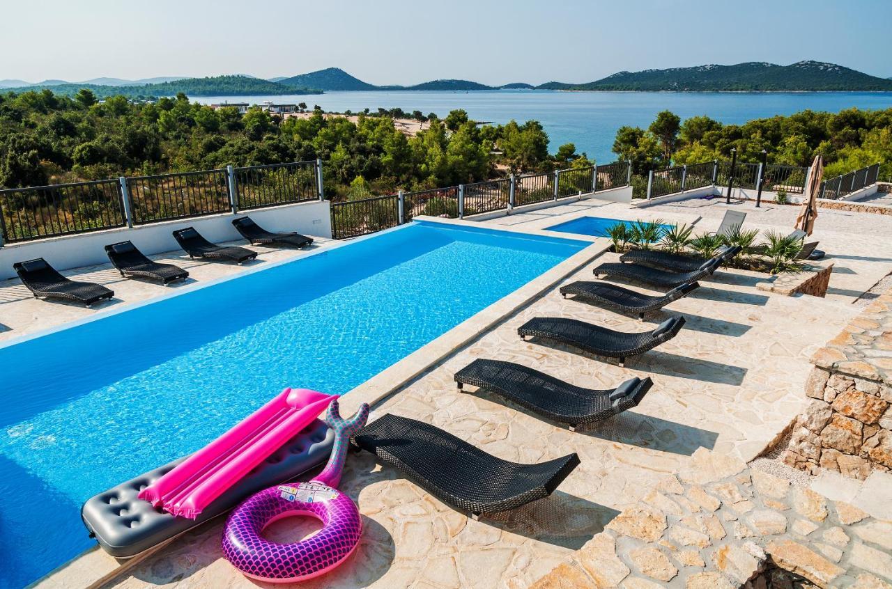 Camp Panorama With Pool Hotel Drage Exterior photo